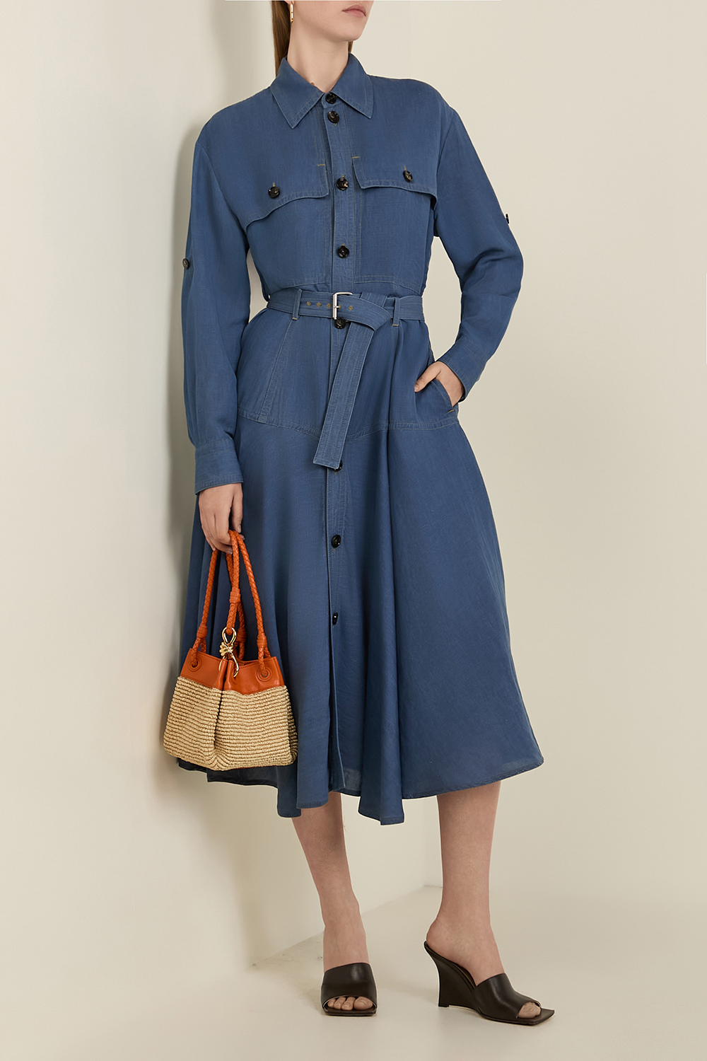 שמלת כפתורים במראה ג'ינס